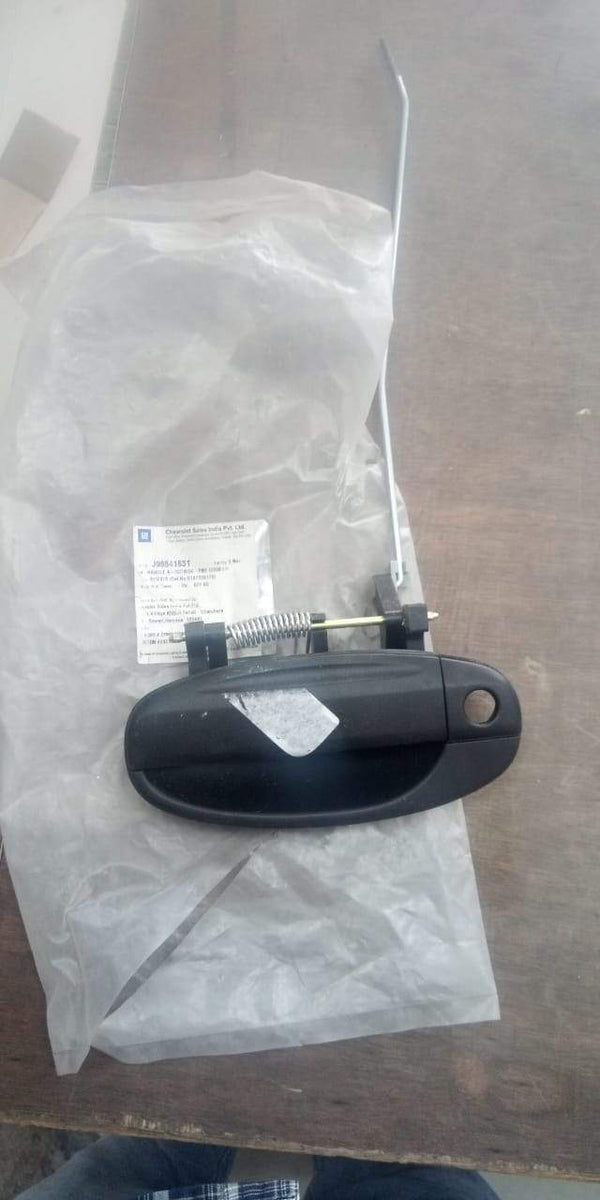 CarTrends front left handle assembly for Aveo Petrol, car spare part, showing the exterior handle and mounting details.