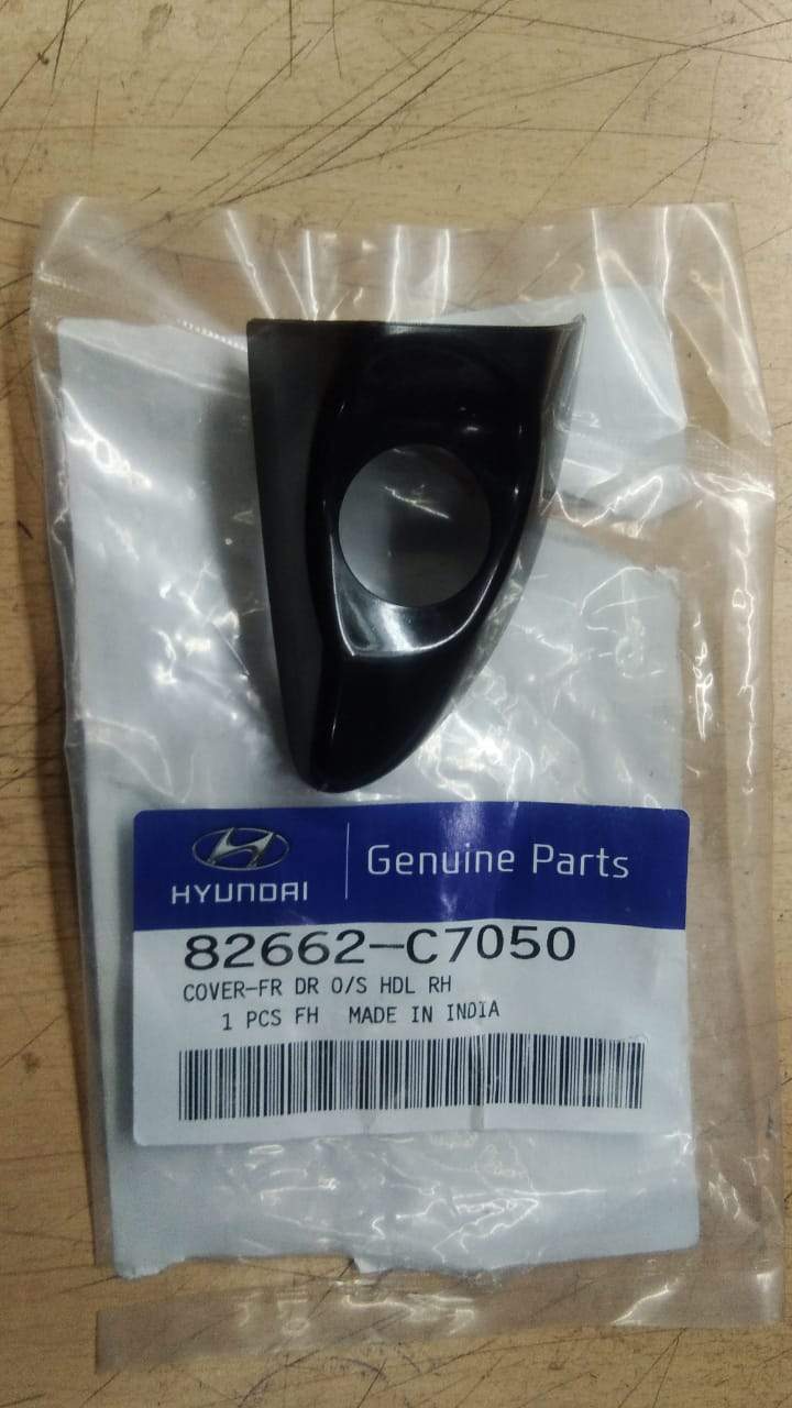 CarTrends I20 front right door handle cover, spare part for vehicle exterior, showing the black handle cover on the car door.