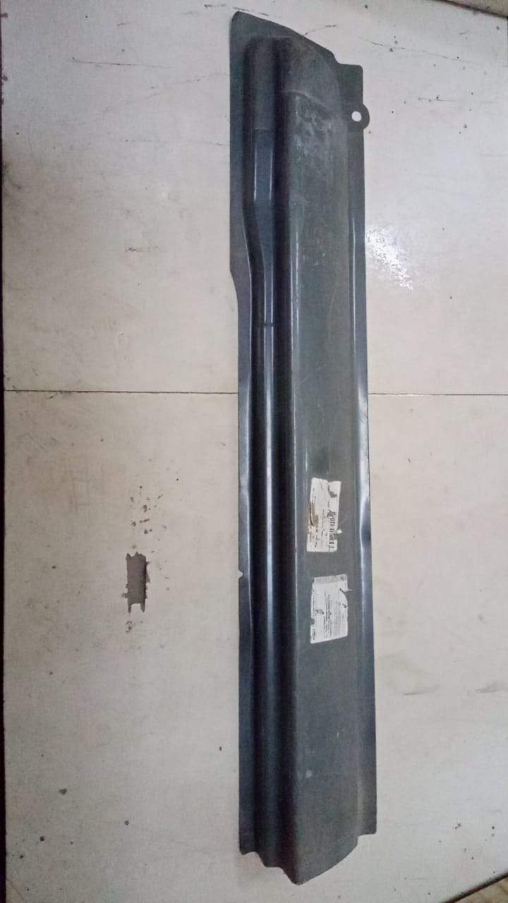 CarTrends Chevrolet Tavera right outer panel rocker for spare parts, showing the exterior side of the vehicle's body panel.