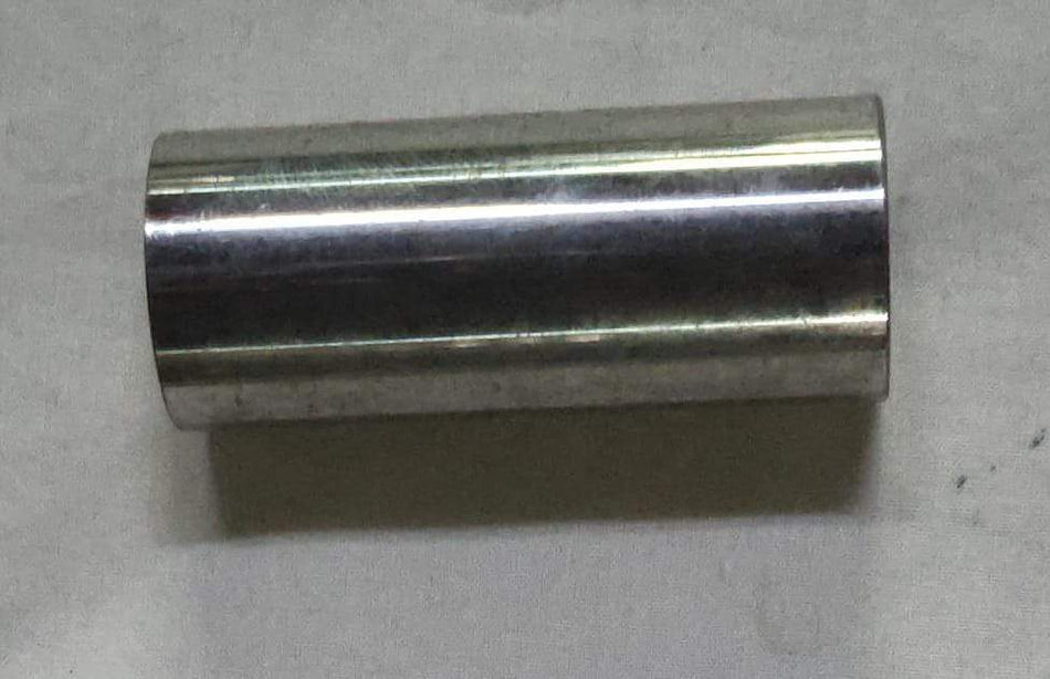 CarTrends piston pin spare part for Figo, model 7S6Q6135AA, showing the metal component for engine assembly.