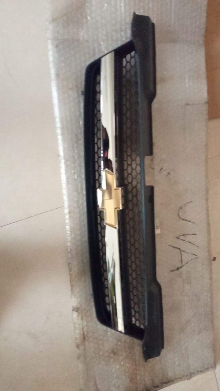 CarTrends radiator grille for Aveo, car spare part with a chrome finish, shown in a clear front view.