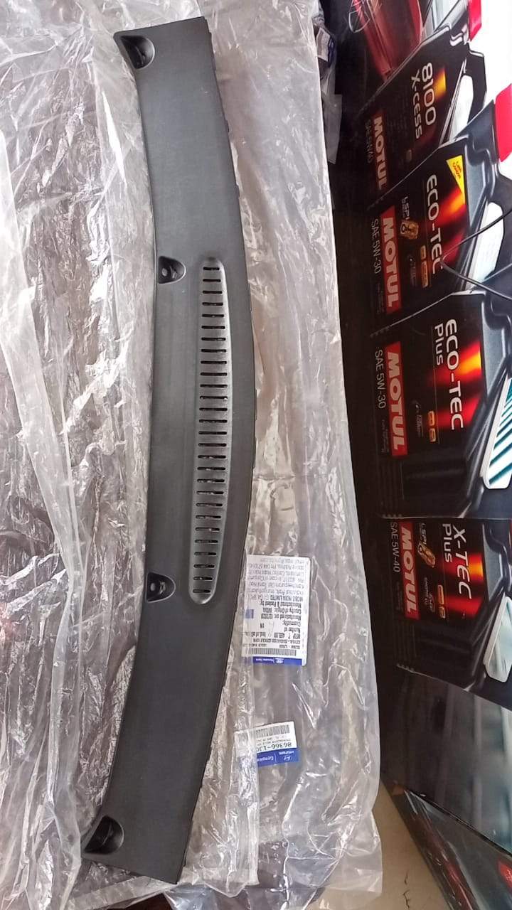 Hyundai i20 upper radiator grille cover by CarTrends, spare part with code 863661J000, showing the grille component.