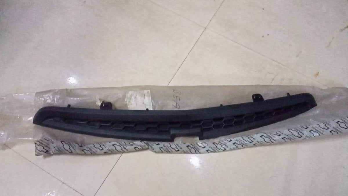 CarTrends radiator upper grill beat spare part for vehicle, showing the metal grill component with detailed design.