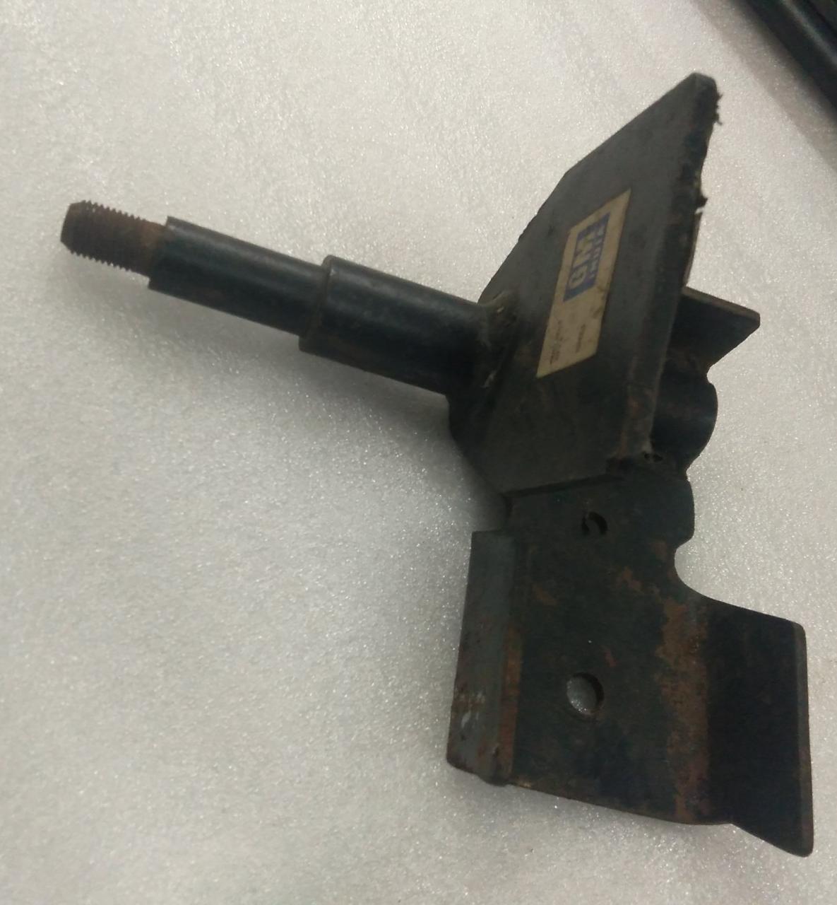 Rear right shock absorber bracket for Chevrolet Tavera by CarTrends, a durable spare part for vehicle shock absorption.