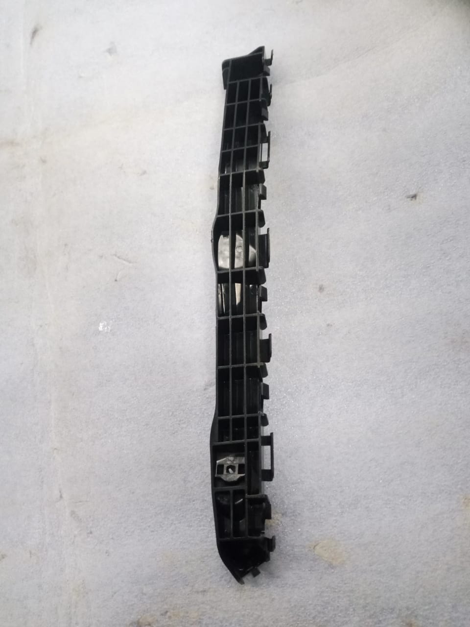 Suzuki Baleno rear left bumper bracket, CarTrends spare part, durable metal component for vehicle bumper support.