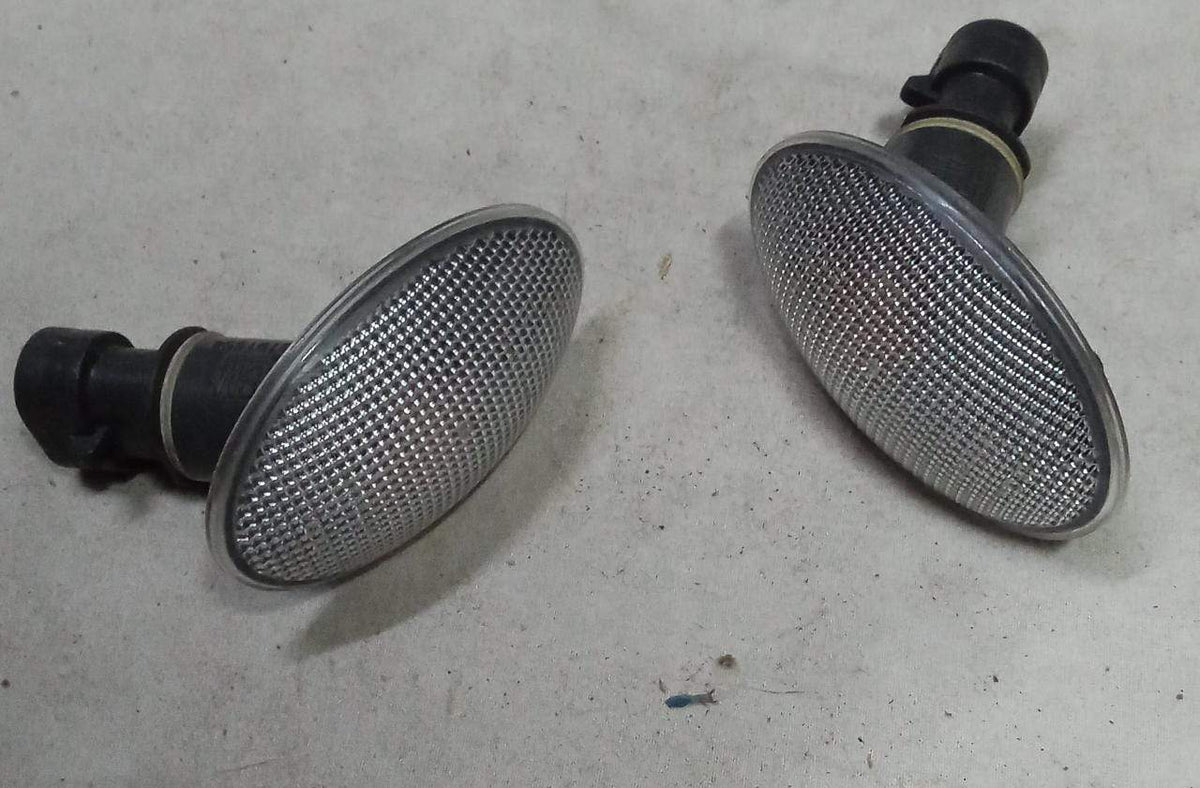 CarTrends Chevrolet Corsa side turn signal lamp, a spare part with clear lens and orange indicator, installed on the vehicle.