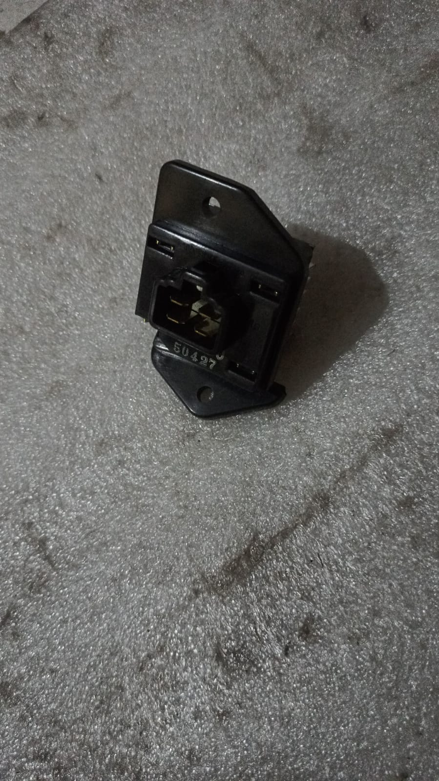 CarTrends resistor Corsa spare part showing a small electronic component with metal connectors