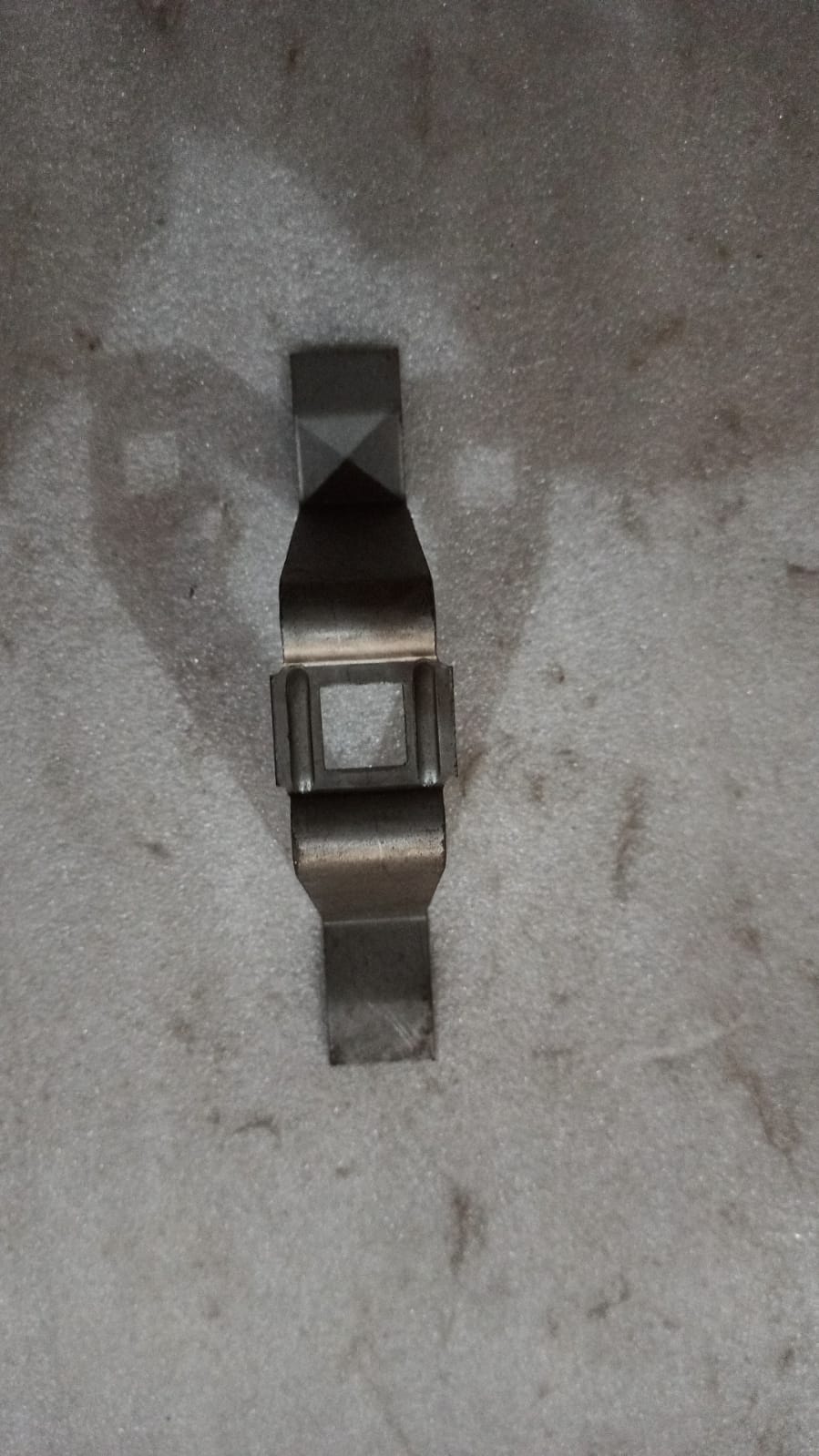 CarTrends Chevrolet Corsa spare wheel stow bracket, sturdy metal car part for secure tire storage in the vehicle trunk.