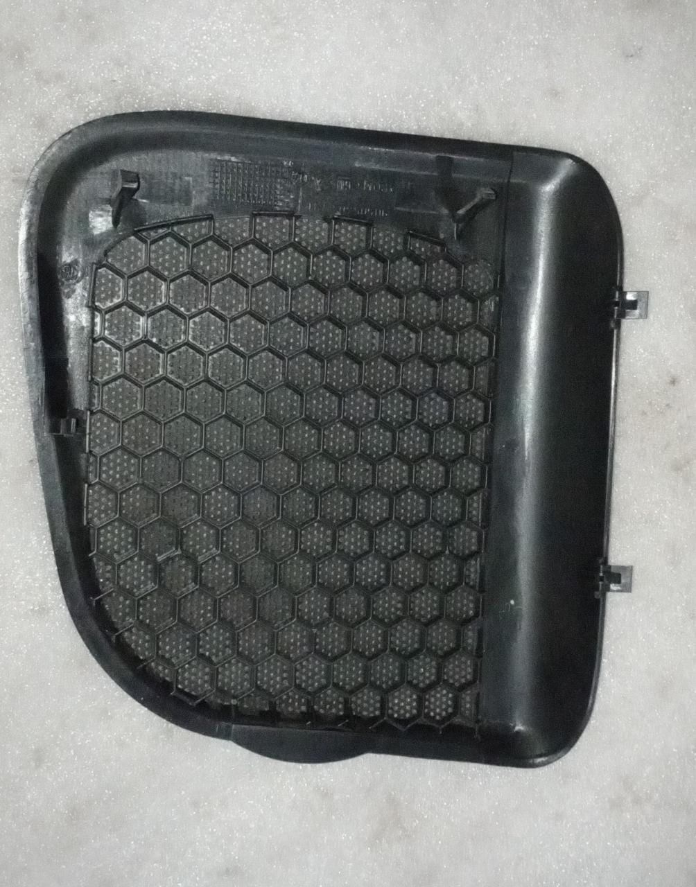 CarTrends rear right speaker grille cover for Opel Corsa, spare part, black plastic, fits behind the rear speaker.