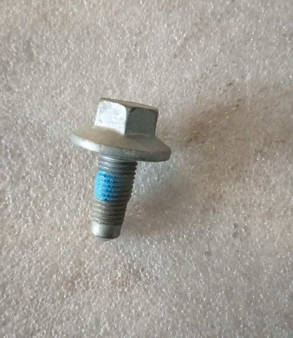 Chevrolet Corsa front engine mount bracket screw bolt from CarTrends spare parts, designed for engine support and stability.