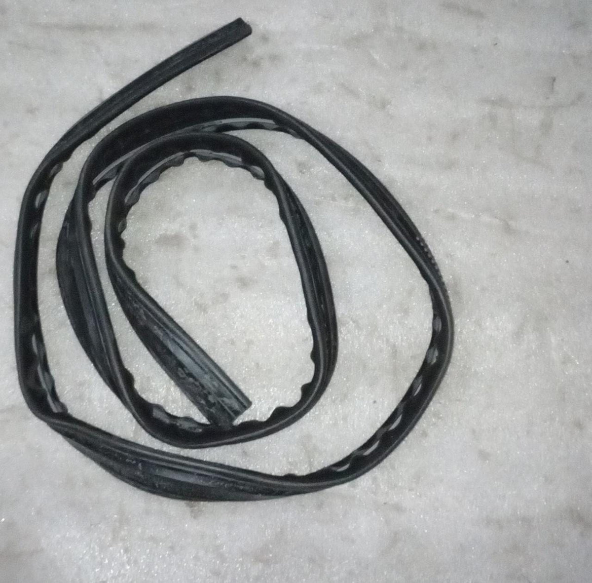 CarTrends weatherstrip for Chevrolet Corsa, left side spare part, with rubber seal visible in the image.
