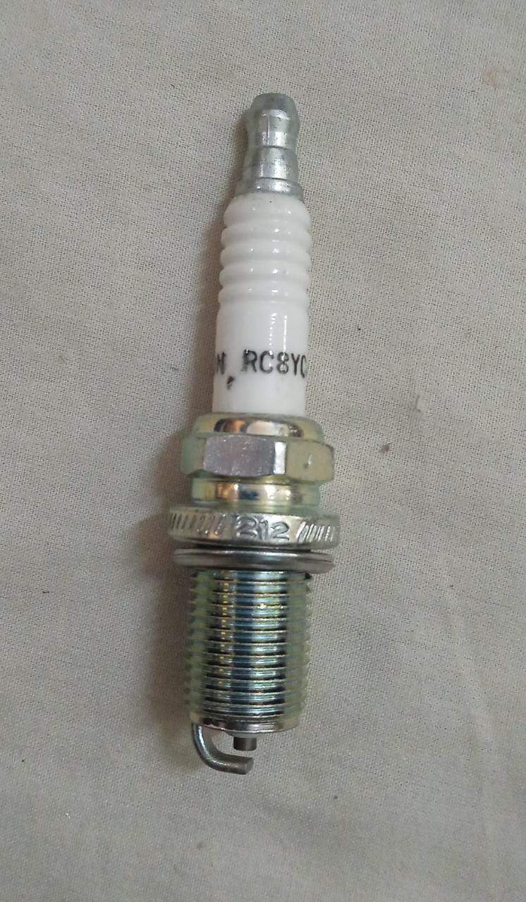 CarTrends spark plug for Aveo, model J981955L0, used as a spare part for vehicle engine ignition system.
