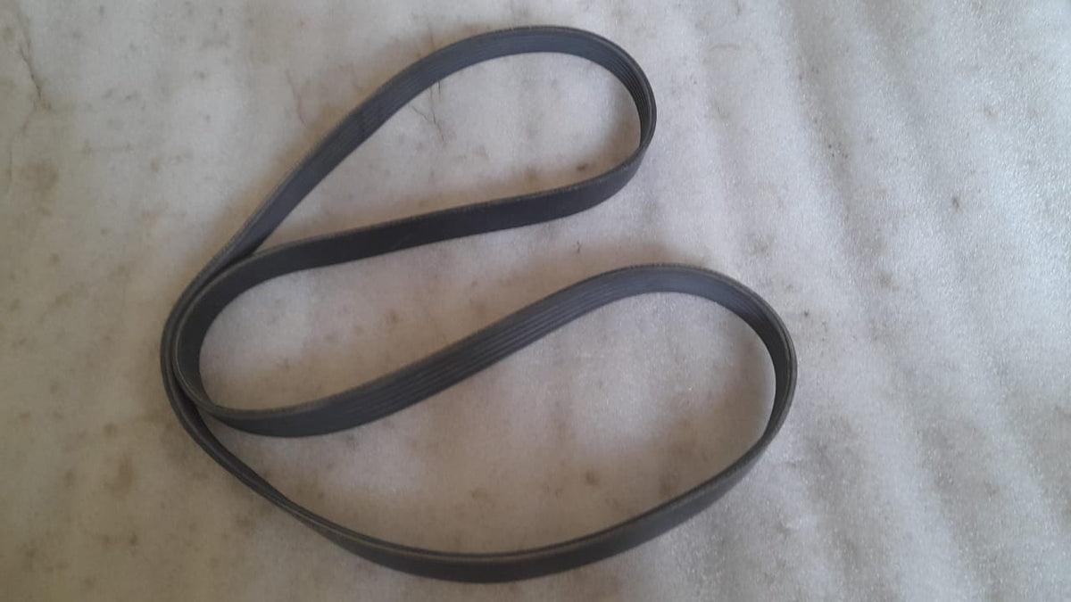 CarTrends fan belt for Tavera, automotive spare part showing the black rubber belt with metal clamps.