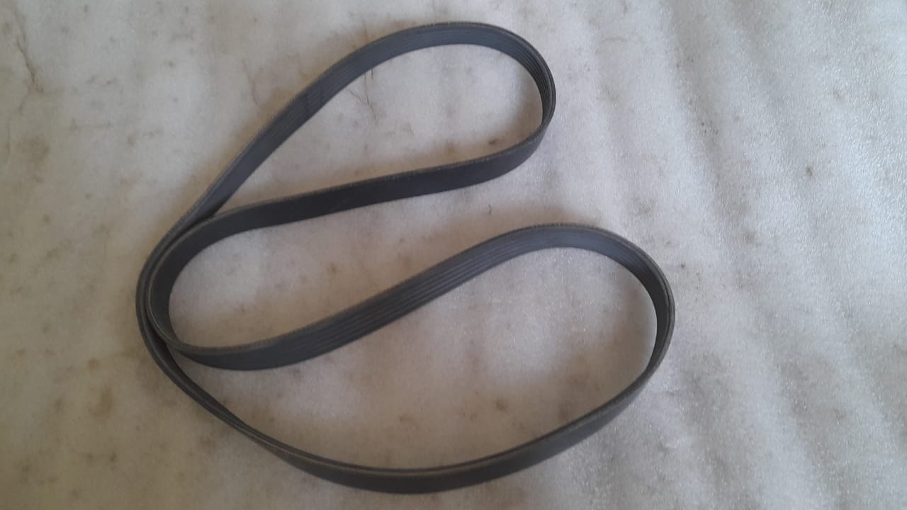 CarTrends fan belt for Tavera, automotive spare part showing the black rubber belt with metal clamps.