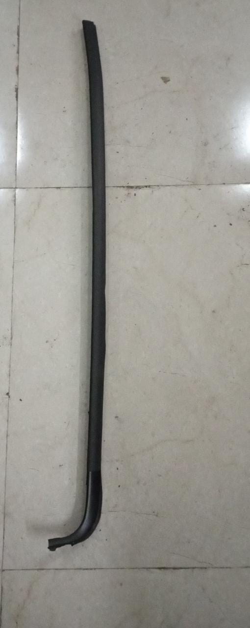 CarTrends spare part for Tavera front right side, compatible with Swift, Baleno, Brezza, and Ertiga models, close-up view of moulding.