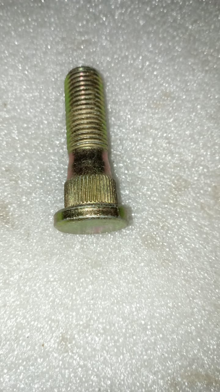 CarTrends rear wheel axle for Tavera, spare part, showing the metal axle with mounting points and hardware for vehicle installation.