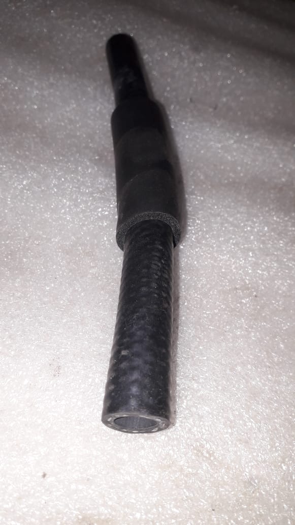 CarTrends rubber hose turbocharger spare part for Tavera, flexible black rubber hose with clamps, used in engine turbo system.