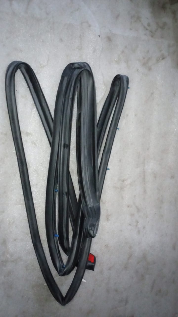 CarTrends rear left weatherstripping for Chevrolet Tavera, spare part, visible rubber seal on vehicle door edge.