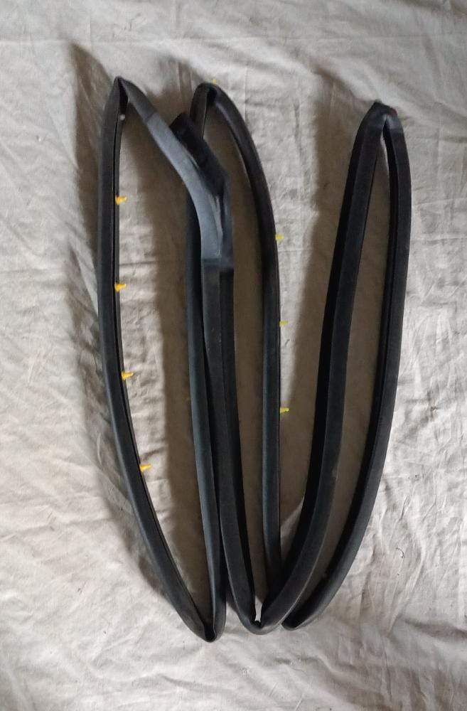 CarTrends weatherstrip front door for Chevrolet Tavera, right side, spare parts, durable seal for improved door insulation
