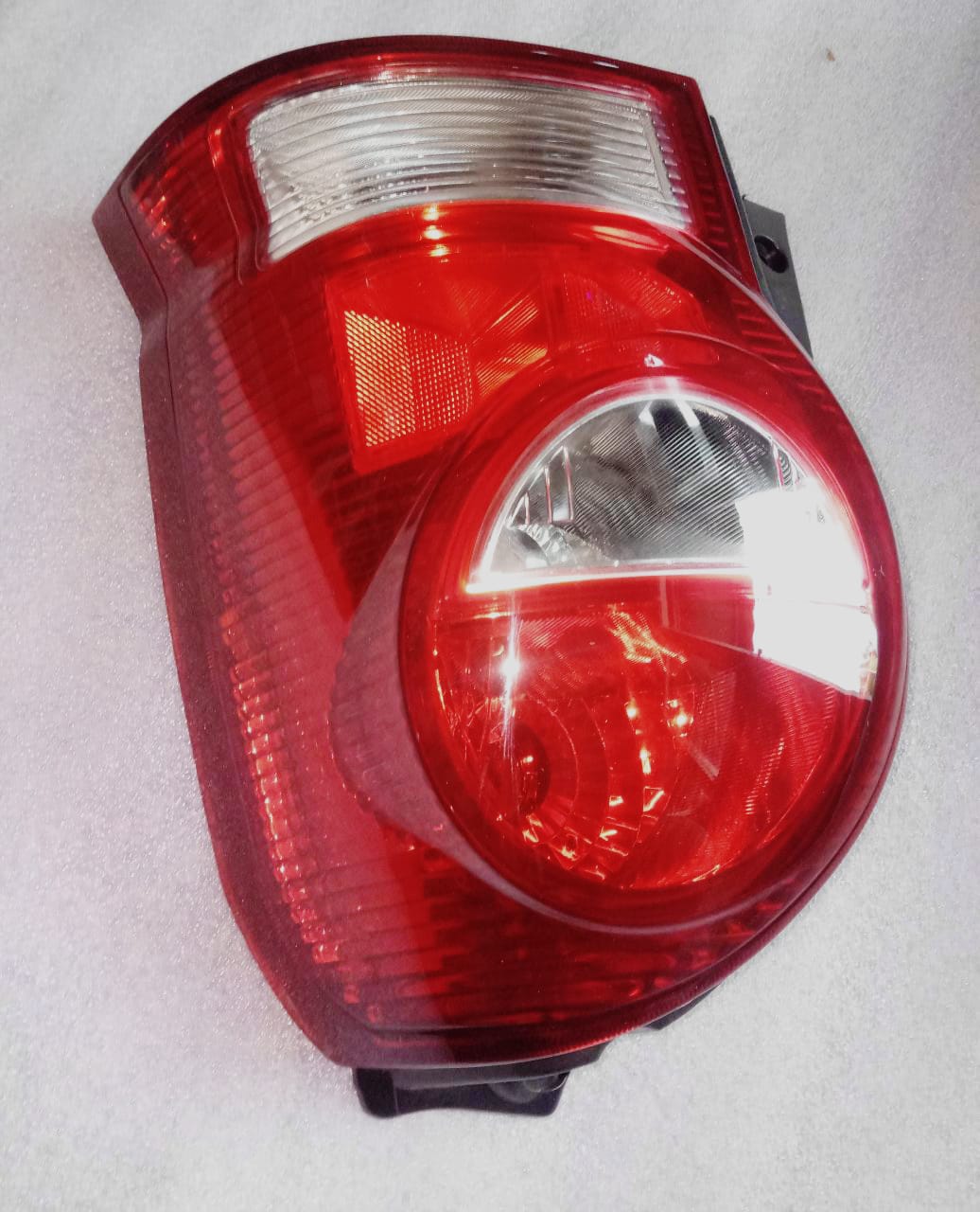 CarTrends tail lamp for Alto K 10, right side spare part, clear lens with integrated turn signal, vehicle lighting component