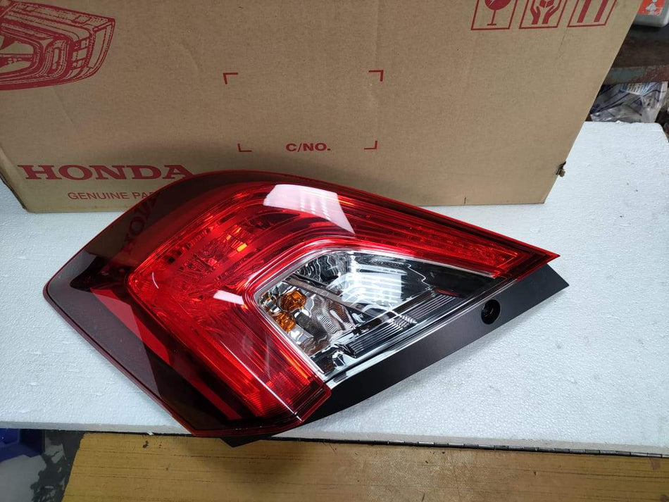 CarTrends tail lamp for Honda Civic 2019, spare part, with clear lens and mounting points, designed for rear lighting.
