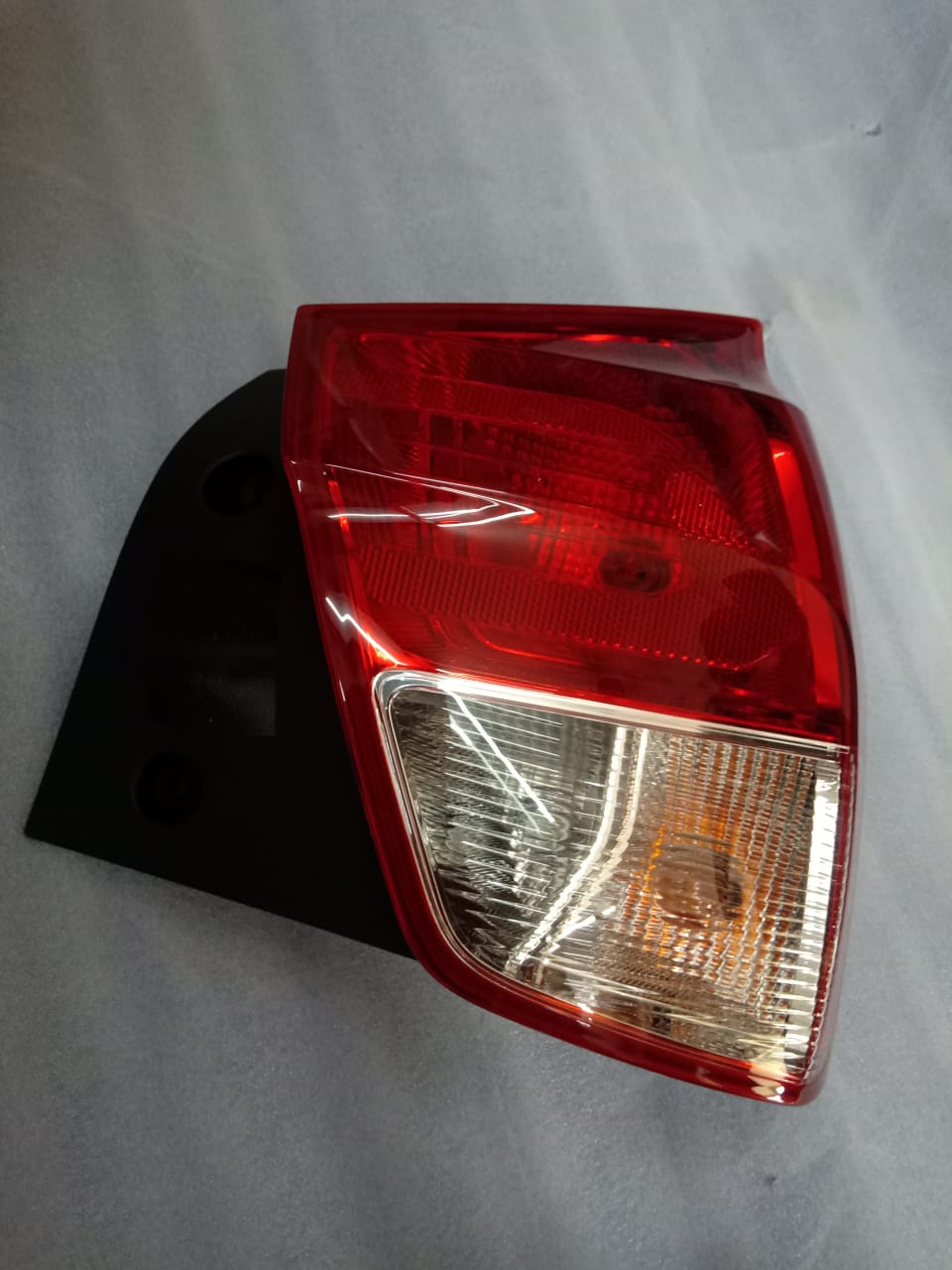 CarTrends Santro tail light for right side, spare part for new model, vehicle lighting component with part number 92402C4000