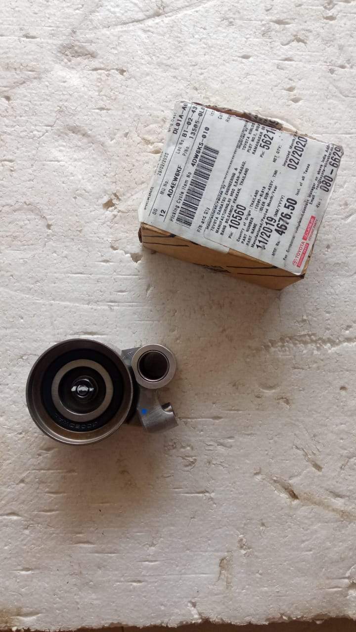 CarTrends timing idler pulley for Toyota Innova, spare part with model number 135050L010, showing the pulley and mounting details.