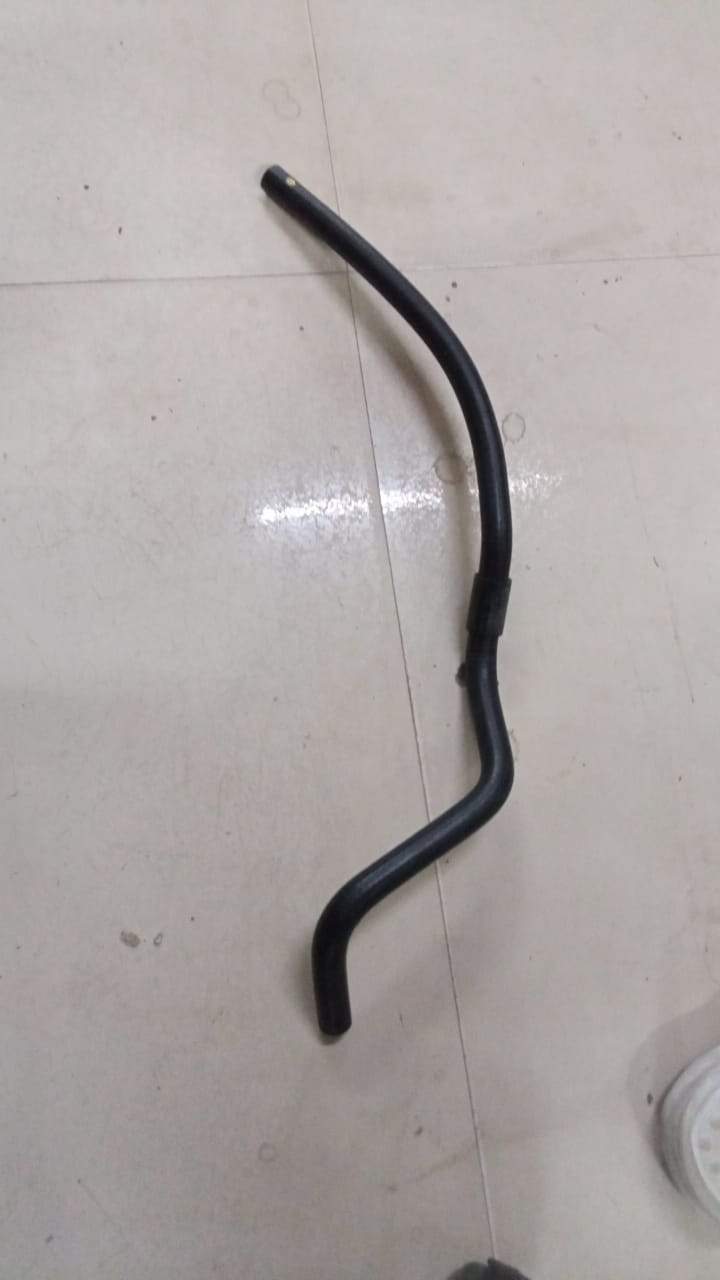 CarTrends vacuum hose for Chevrolet Tavera, spare part for vacuum pump, black rubber hose with connectors.