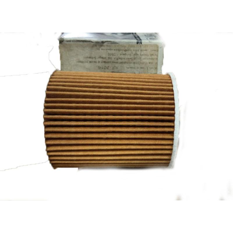 CarTrends oil filter for Volkswagen Polo Diesel, model 03P115562, close-up view of the spare part for engine maintenance.