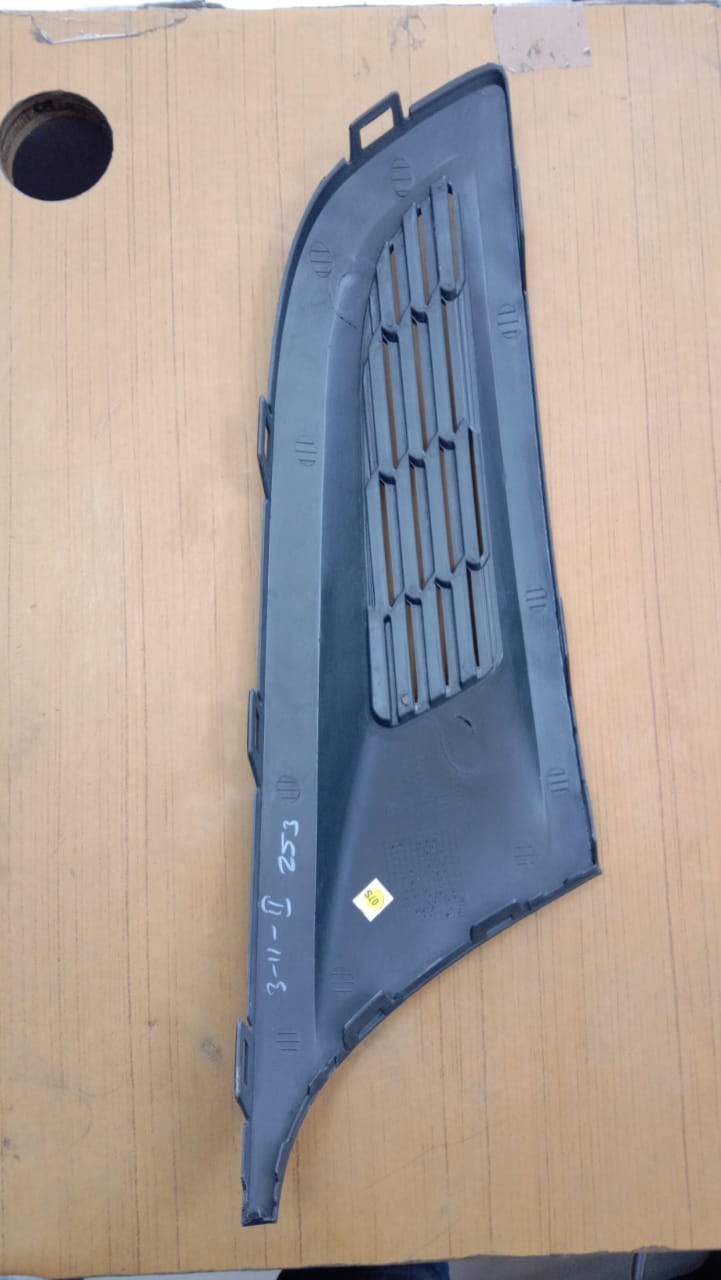 CarTrends Volkswagen Polo fog lamp cover left side, spare part grille for Polo vehicle model #6RG853665B.