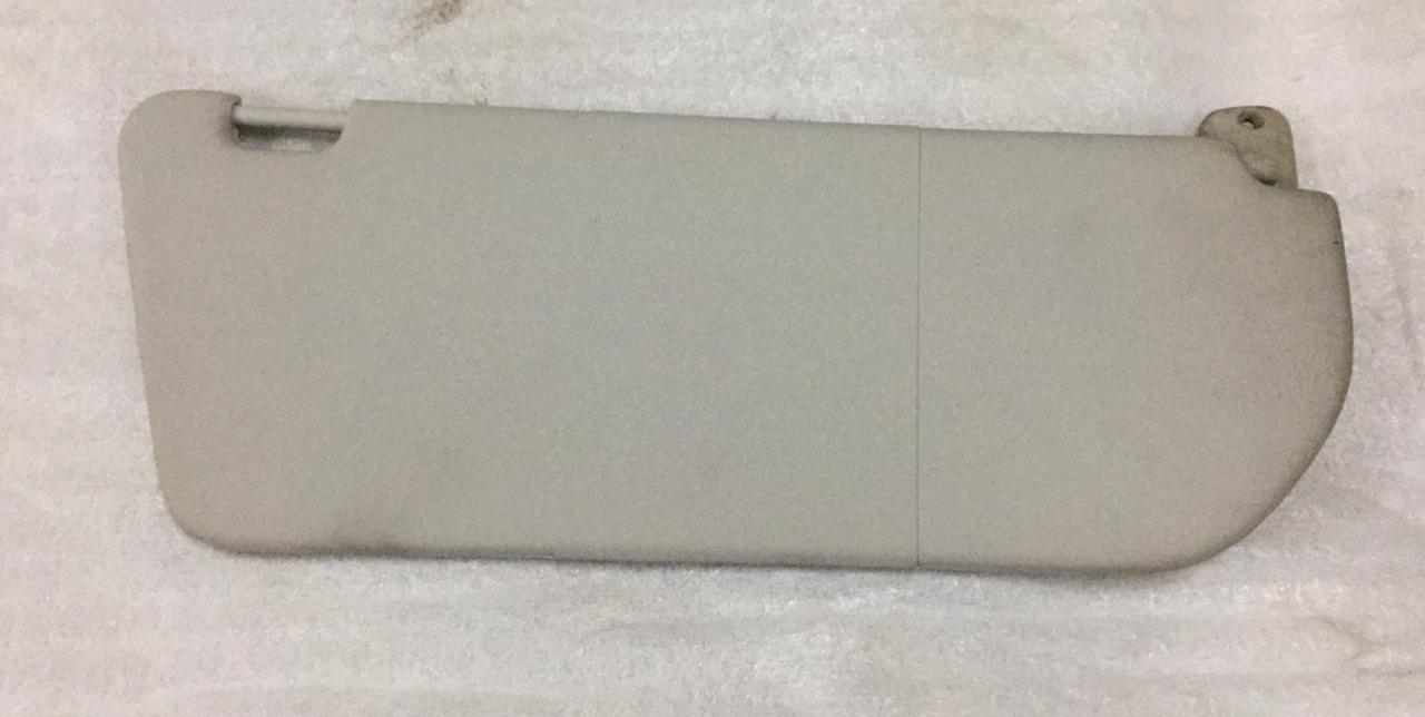 Right side sunshade for Opel Astra by General Motors, designed to block sunlight and reduce interior heat.