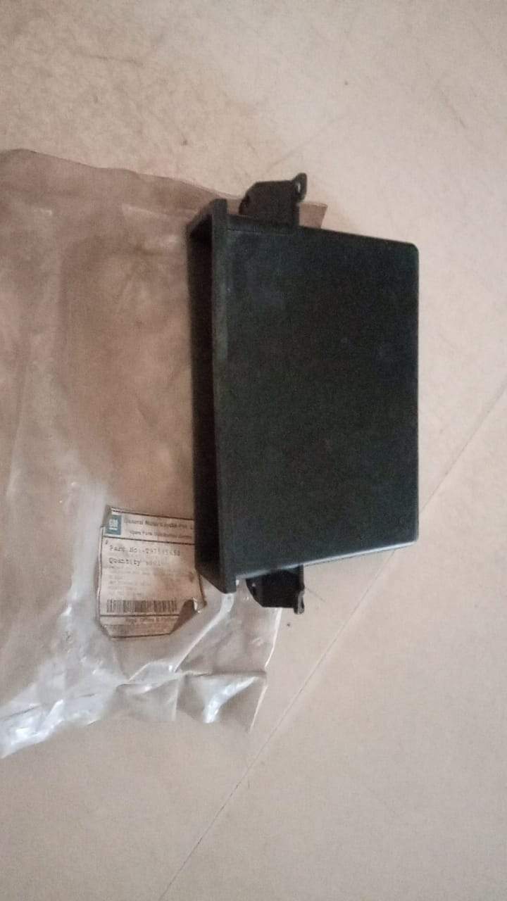 General Motors Chevrolet Tavera lower front console part, black plastic component for vehicle interior, model T97595653