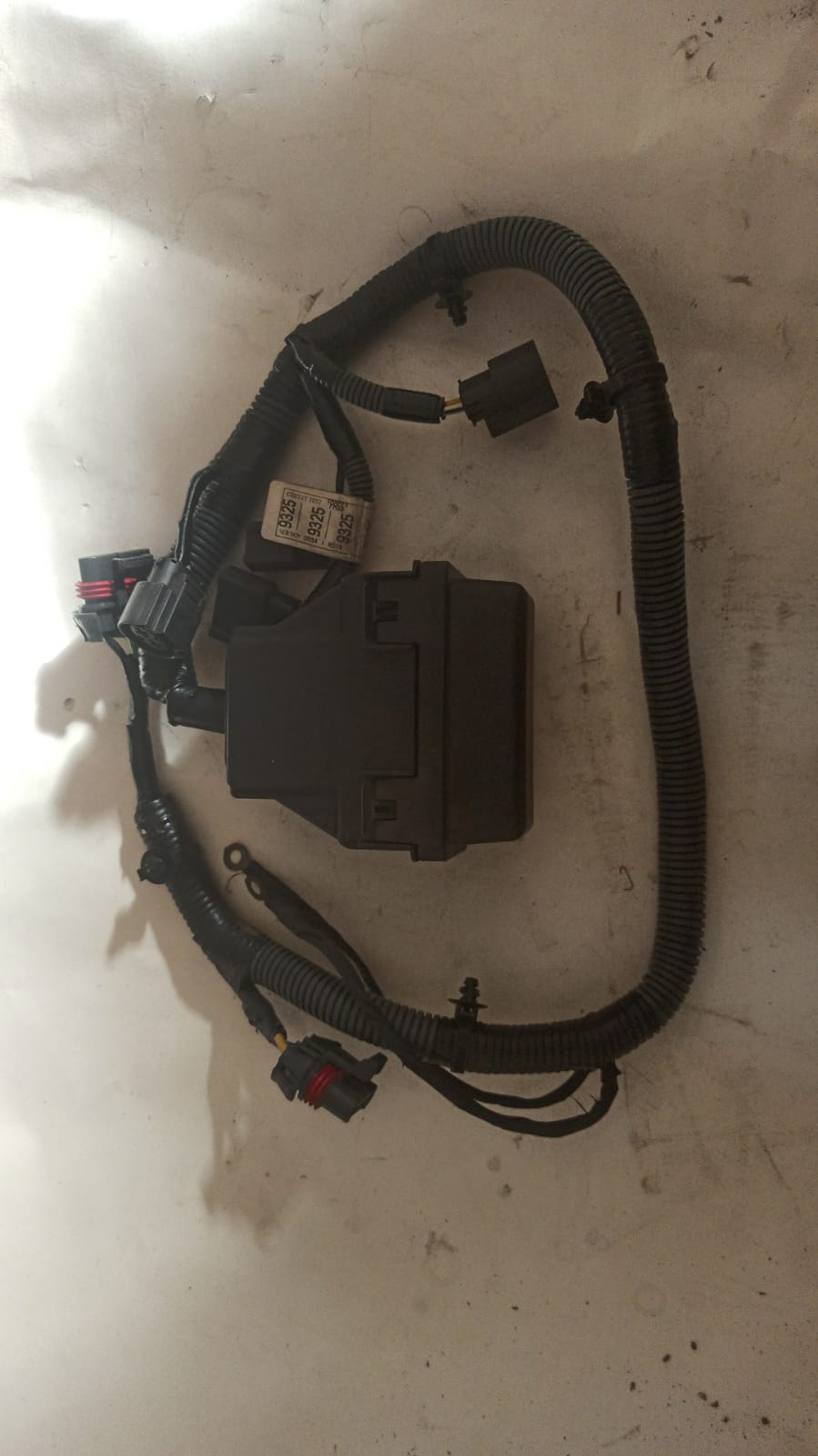 General Motors engine cooling fan harness assembly for Cruze J96999325, automotive engine part with wiring connector.