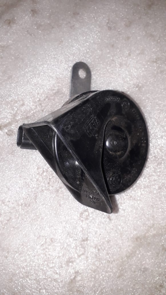 General Motors Horn A for Optra Petrol model, close-up of the black automotive horn with GM branding.
