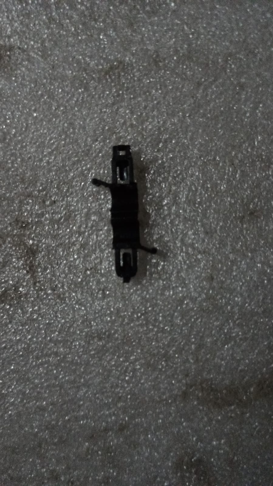 General Motors Clip Aveo, durable automotive clip designed for Chevrolet Aveo vehicle repair and maintenance.