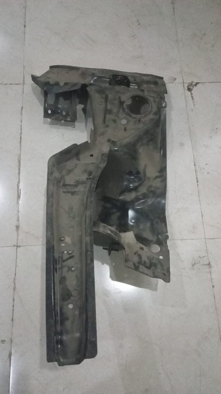 Front side wheel house for Opel Optra by General Motors, showing the vehicle's wheel well and surrounding structure.