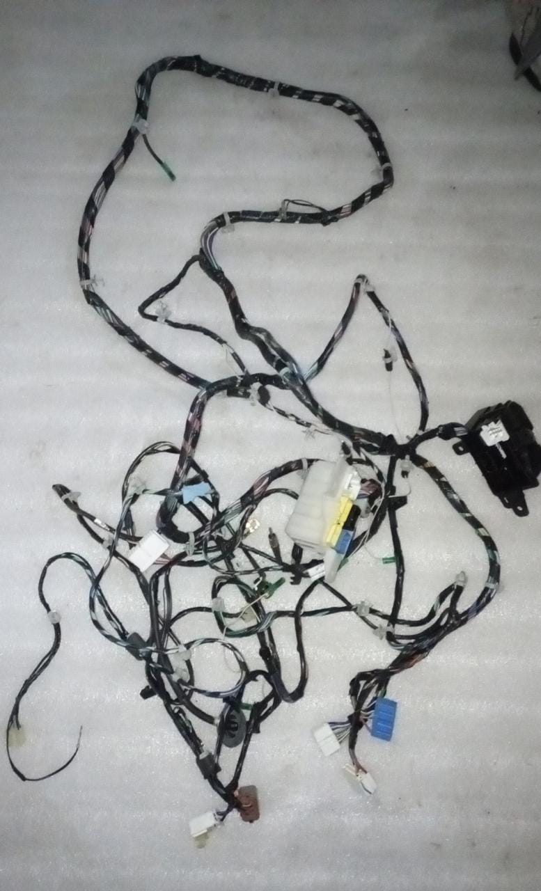 General Motors floor wiring harness for Aveo Uva vehicle, showing the electrical connectors and wiring layout.