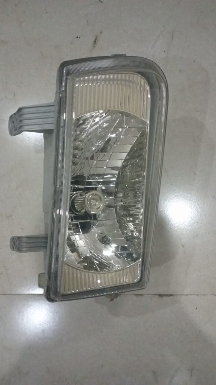 General Motors Tavera RH headlamp assembly, automotive lamp for Tavera vehicle, durable car headlight component.