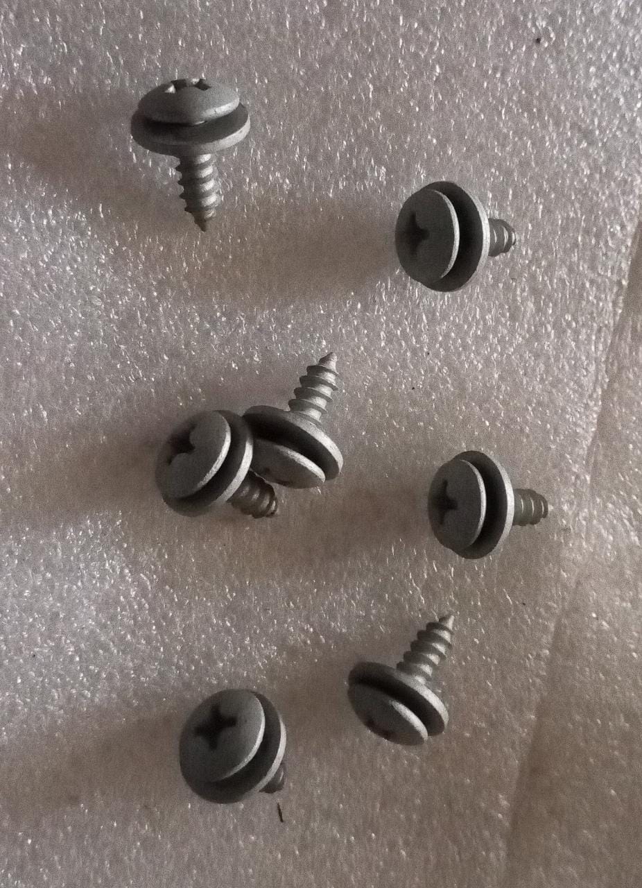 General Motors screw tapping for Optra Petrol, part J94520288, shown in a close-up image of the engine component.