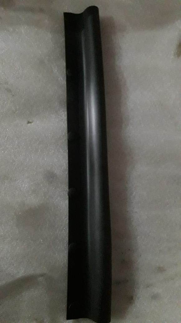 General Motors Seal Hood SI Cruze J94787613, close-up of black rubber hood seal for Chevrolet Cruze engine bay.