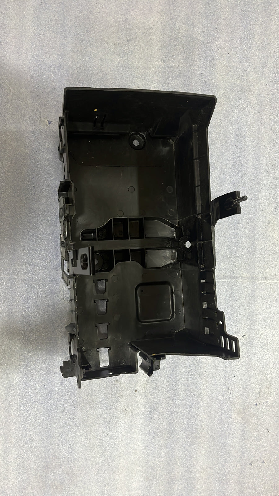 General Motors tray for Cruze battery with six included Cruze J13354419 part, designed for vehicle battery storage and organization.