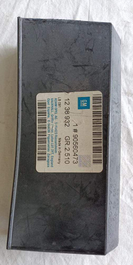General Motors Chevrolet Astra relay box, spare auto part for vehicle electrical system, shown in the image.