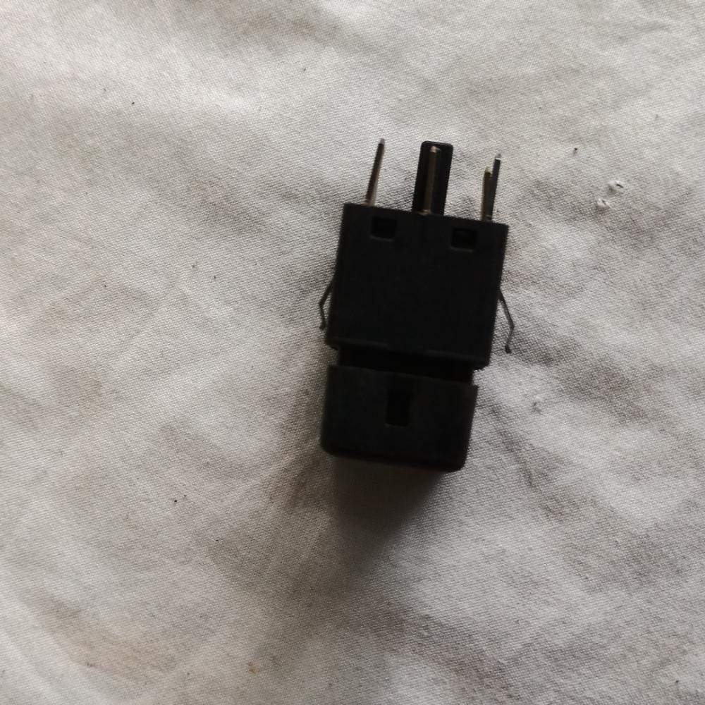 Front fog lamp switch assembly for Chevrolet Astra by General Motors, showing the spare part with wiring and mounting details.