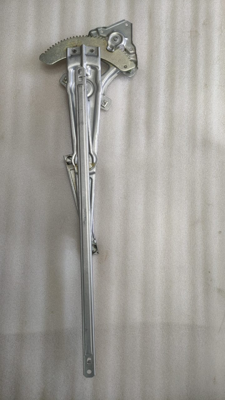 Honda Amaze front right side power window machine, part number 72211TG2K01, for vehicle window operation repair.