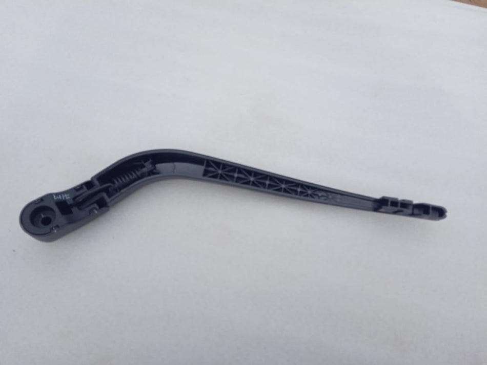 Honda rear wiper arm model 76720TE7K01, showing the black metal wiper arm for the vehicle's rear window.