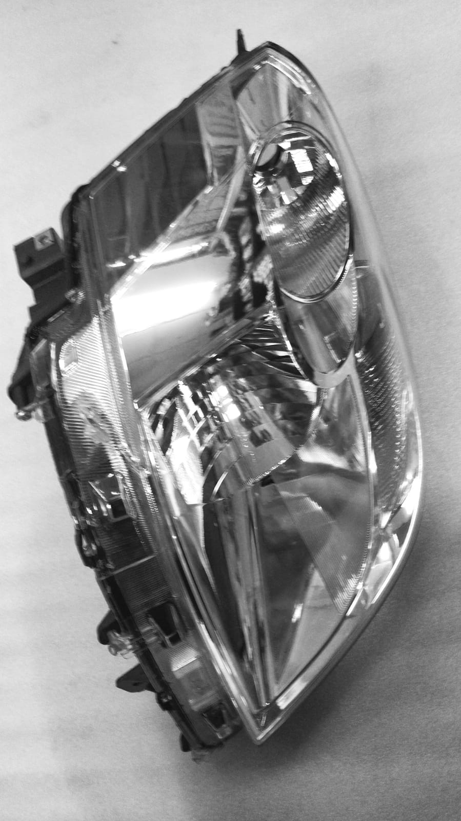 Maruti Suzuki head lamp right side Waganr model 35121M67L00 for vehicle lighting replacement