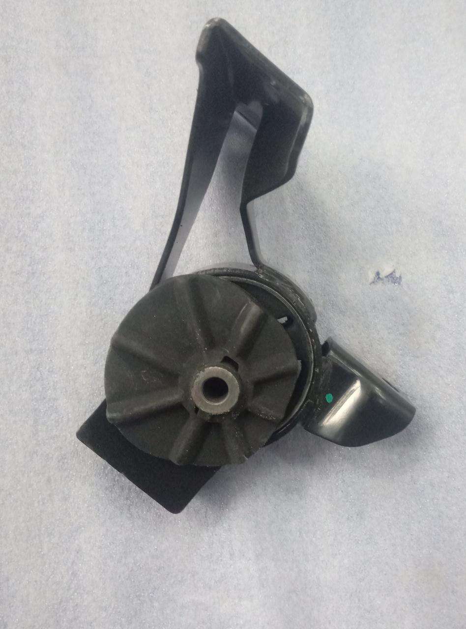 Maruti Suzuki mounting engine component RH 11610M65L00, automotive engine part for Maruti Suzuki vehicles