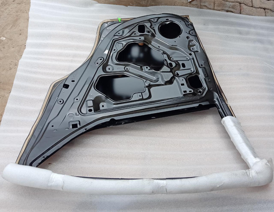 Nissan Sunny rear right door H210M3BBMB, car door panel with handle and window opening, in good condition.
