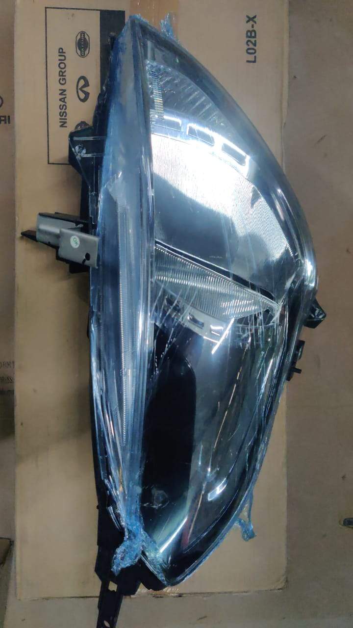 Nissan Sunny head lamp model RH 260103BN0A with clear lens and integrated turn signal for Nissan vehicles