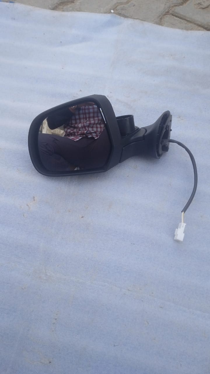 Nissan outer LH side mirror for Renault vehicle, with mounting and reflective glass visible in the image